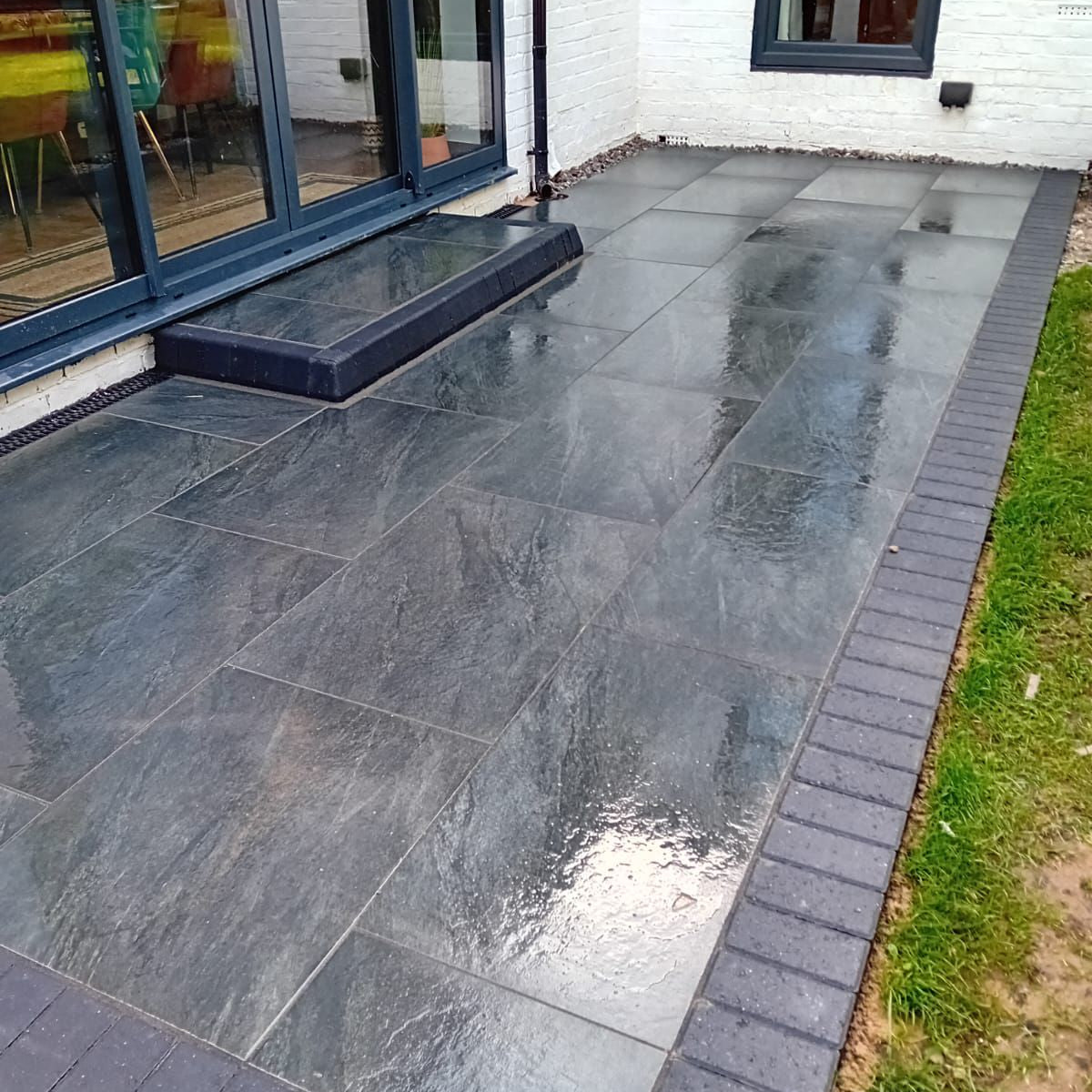 County Anthracite Black Cobbles - 100X200 (20mm)