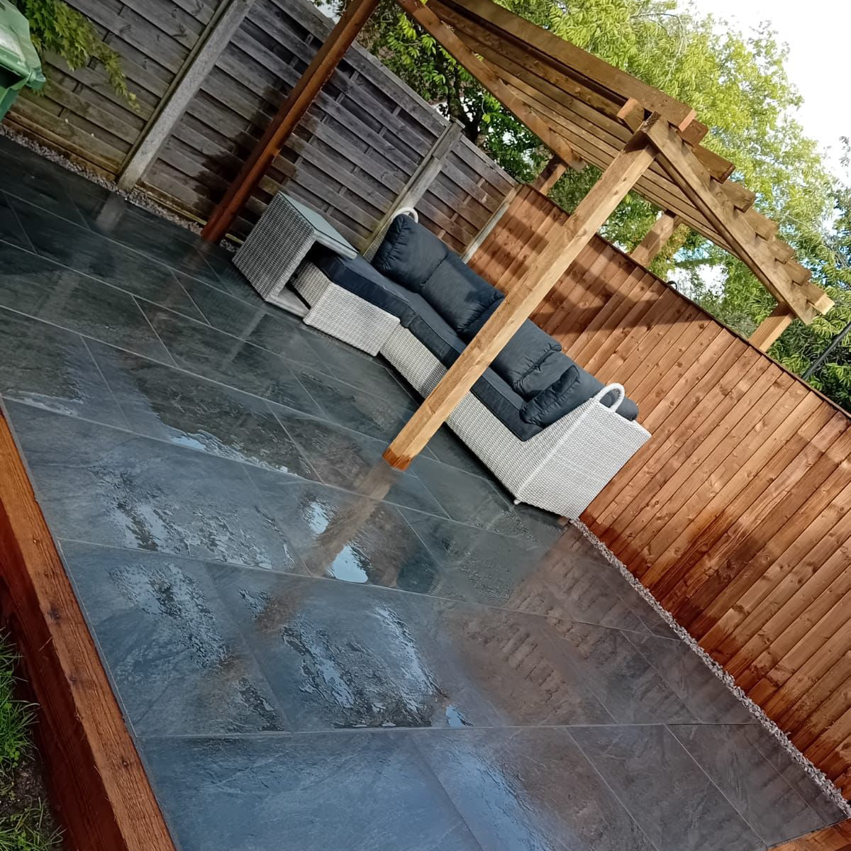 County Anthracite Black Cobbles - 100X200 (20mm)