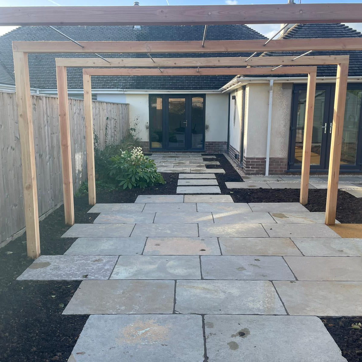 Yellow Limestone Tumbled & Brushed - PP2 (25mm)