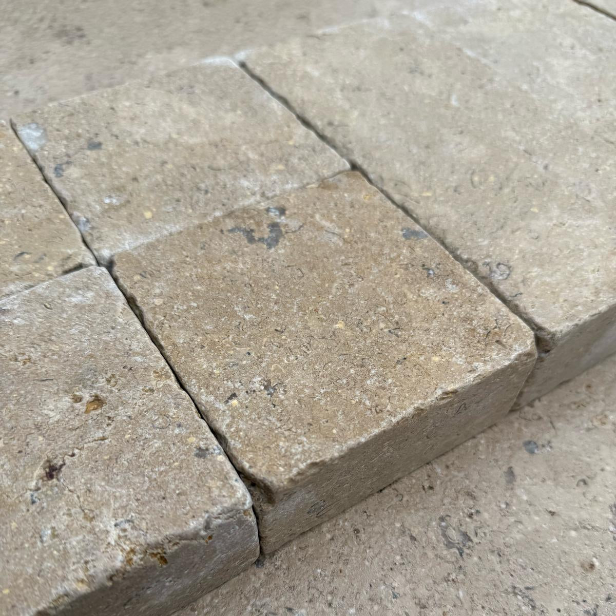 Sinai Beige Limestone Cobbles 200x100 (40mm)